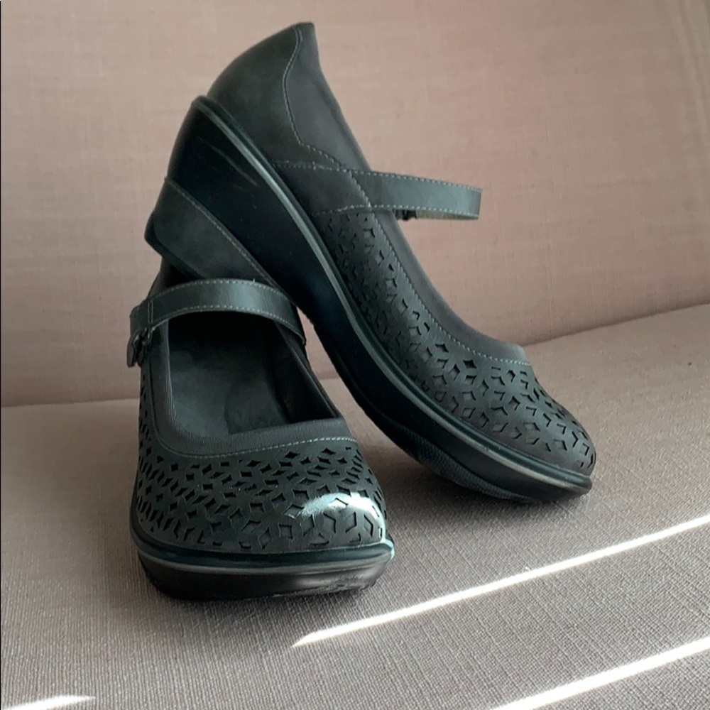 Mary Jane Shoes platform intricate design